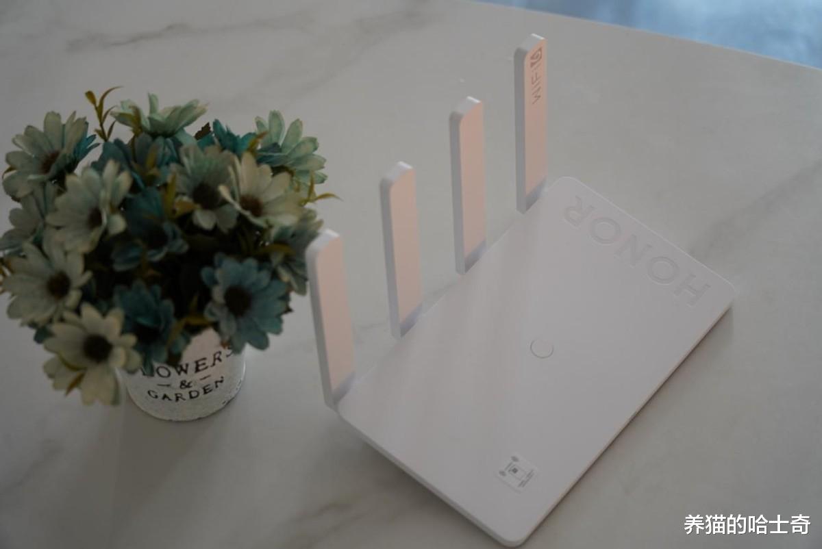 华为荣耀|荣耀路由4 Pro真可以覆盖200平方米？实测