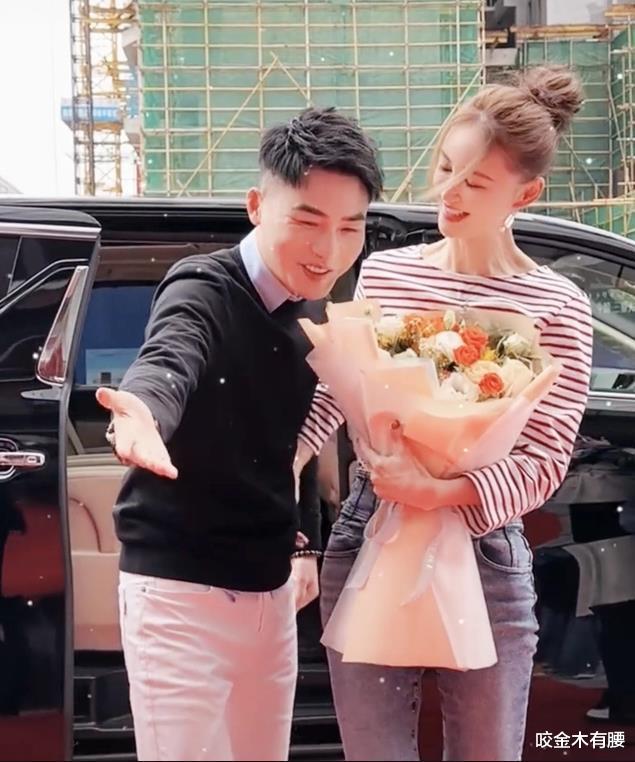 |张歆艺应邀与网红联动，主动搂腰引粉丝热议，传闻出场费达7位数