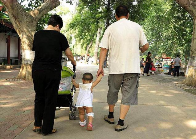 特斯拉|女儿找妈妈帮忙带孩子，弟媳听后就去找工作，孩子扔给婆婆了