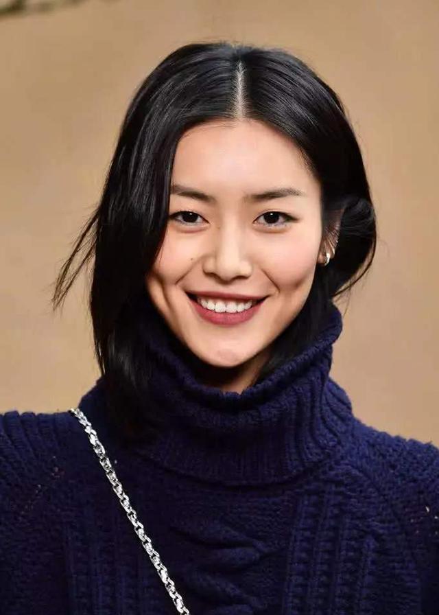 刘雯|职场女性还显稚嫩，跟着大表姐刘雯搭配衣服，气质优雅还高级