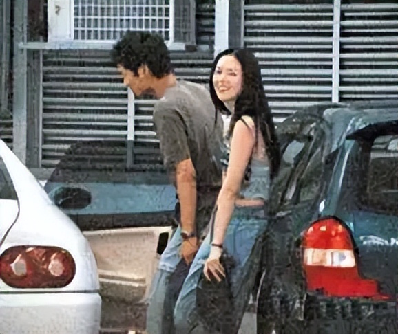 陈小春|无绯闻不滥情，娱乐圈最干净的4对夫妻，爆红后也对原配不离不弃