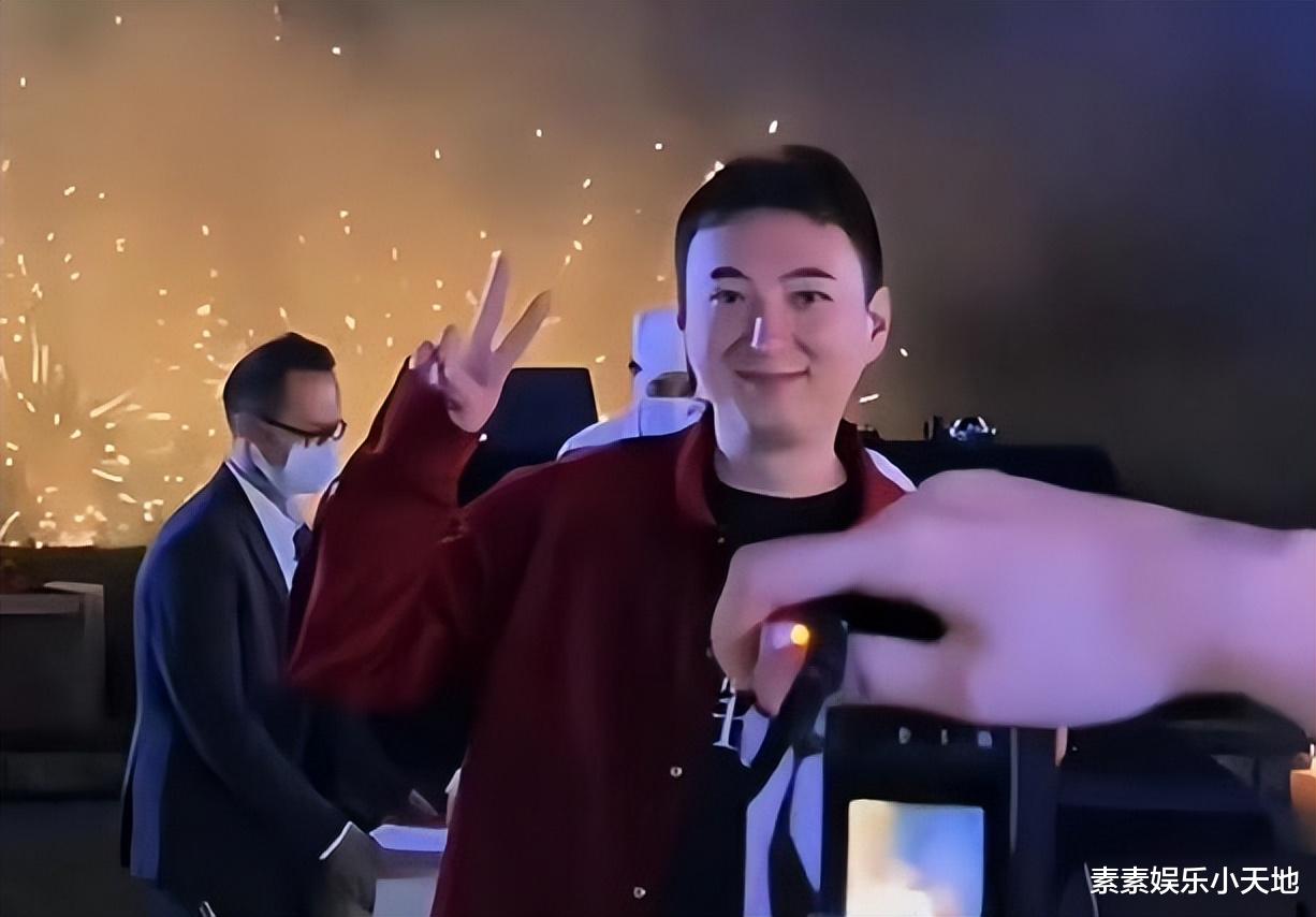 王思聪|王思聪庆祝35岁生日:蛋糕气派现场有烟花表演,专业厨师制作美食
