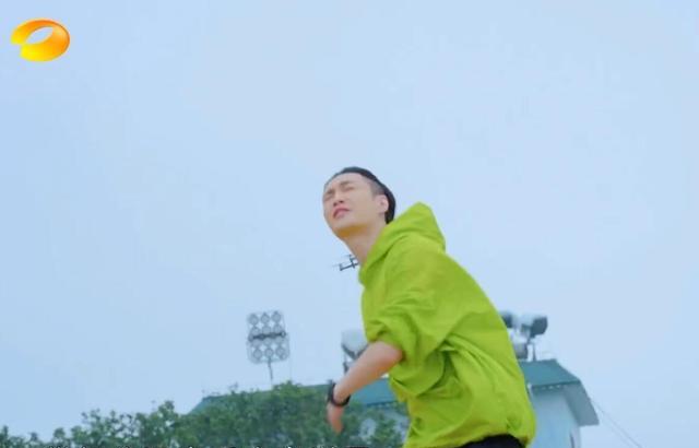 张艺兴|《向往的生活》张艺兴因一句口号引发群嘲，差评理由出奇一致