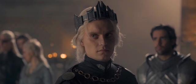 龙之家族|《龙之家族》伊耿的头发为什么特别短？演员解释：他故意的