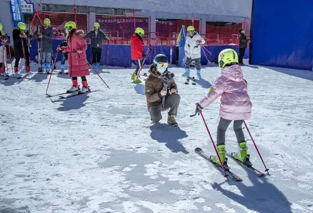 孟屯河谷|争创国家全域旅游示范区｜踏雪而来！孟屯河谷冰雪馆今日正式开“板”！
