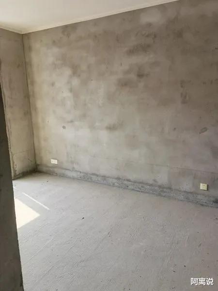 这下玩大了！男子欠银行一大笔钱，名下房子被变卖，51万便宜吗？