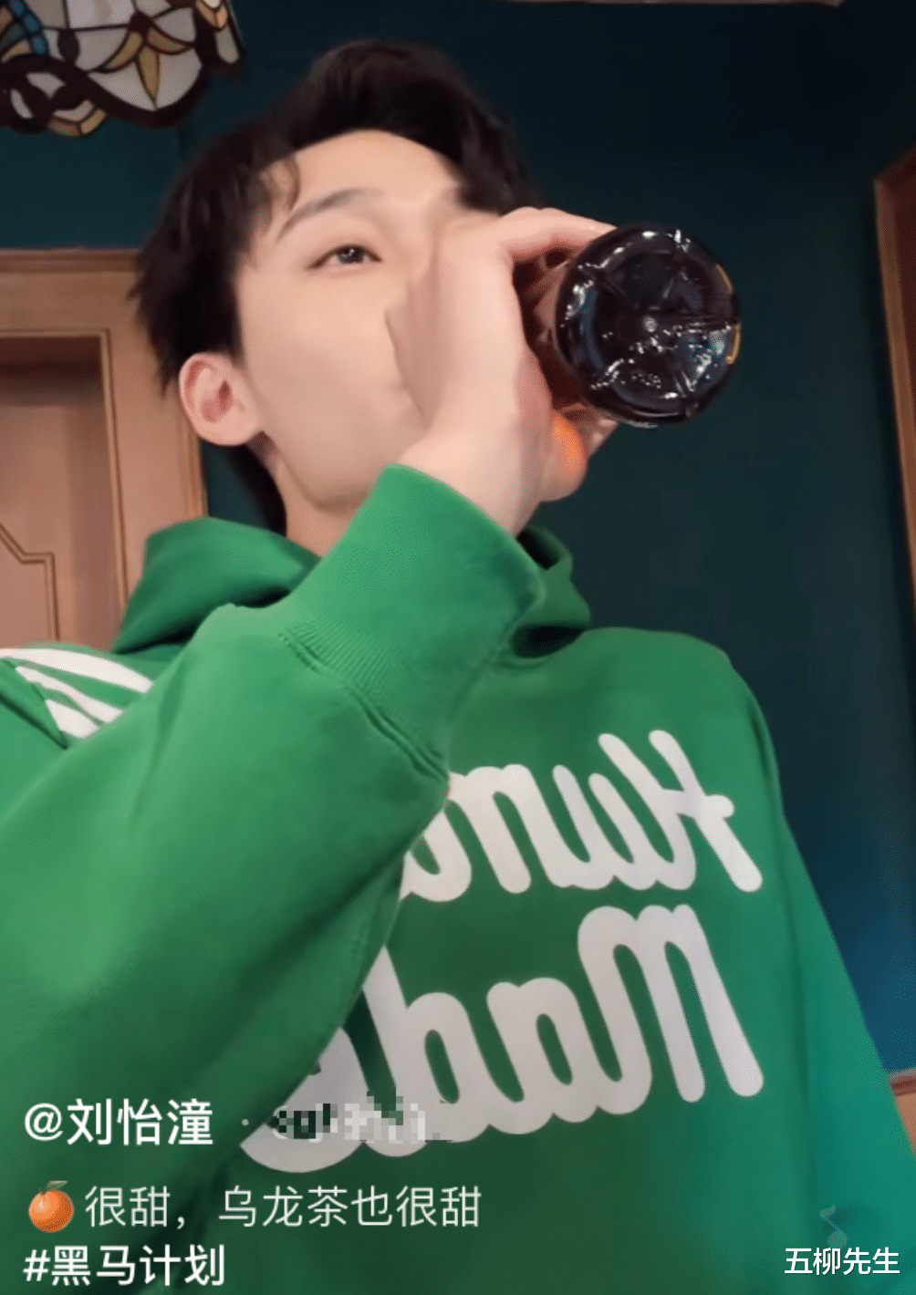 刘怡潼|老戏骨刘奕君险翻车？儿子刘怡潼回应乌龙事件，开端官号在线吃瓜