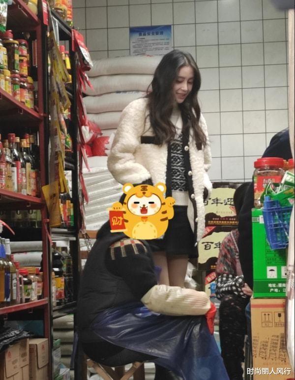 任嘉伦|任嘉伦baby的第一张同框照！baby穿学院风美开挂，任嘉伦却尴尬了