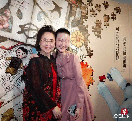 琼瑶|琼瑶亲孙女曝光，身材高挑亭亭玉立，穿旗袍颇有东方女性韵味！