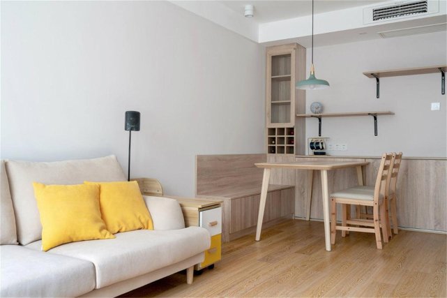 75平日式风二居室，g景的布局，让客厅开阔明亮起来感