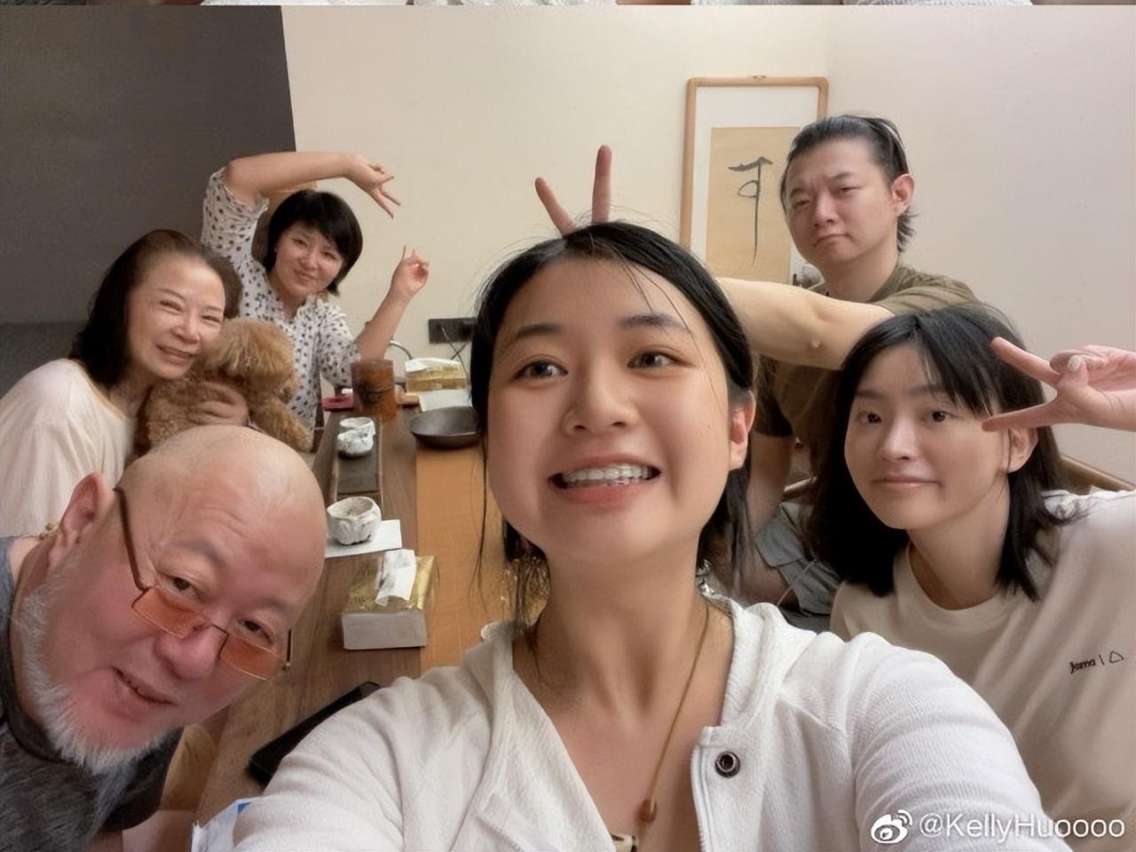 霍尊|陈露取保候审一年期满，霍尊代言人发文曝进展：这一年没白煎熬