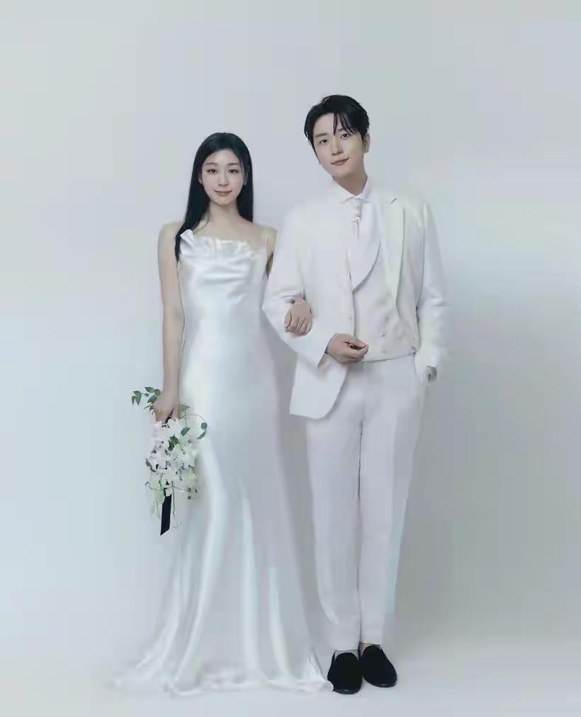 花滑|花滑运动员和歌手高佑琳结婚，婚纱照太唯美，祝福不断！