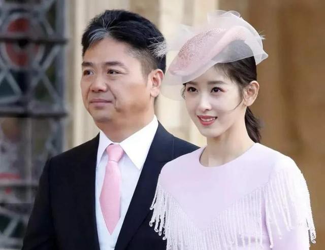 李嘉欣|网友评李嘉欣婚姻不如章泽天3原因：老公弱，前任损，嘴上不吃亏