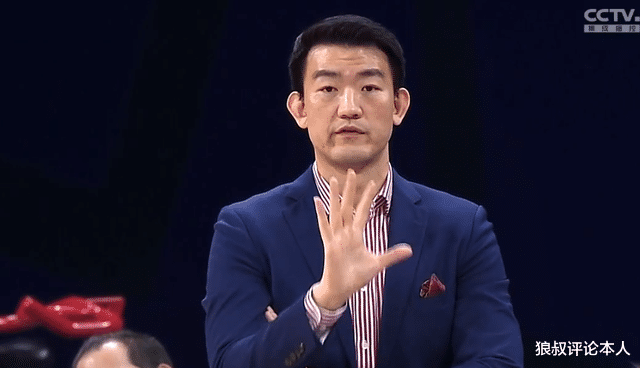奥卡福|王博脸色铁青！奥卡福遭坏动作险受伤，广厦立即换人