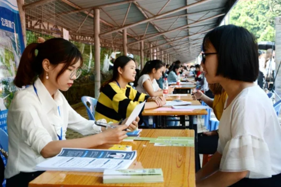 求职|“你家钱多吗?”大学生面试北京某航天院所,被HR一番话劝退