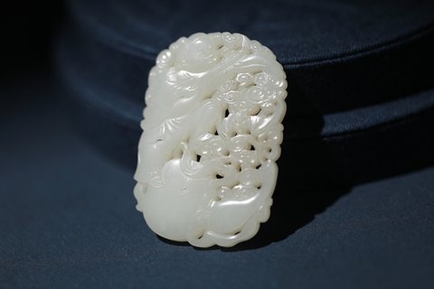 和田玉籽料|清·和田玉籽料镂雕牌—招财纳福,福禄万代