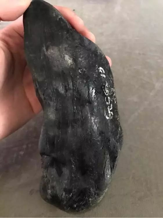 翡翠|货主6000买下的莫湾基原石，连开三个窗大涨！单车变奔驰！