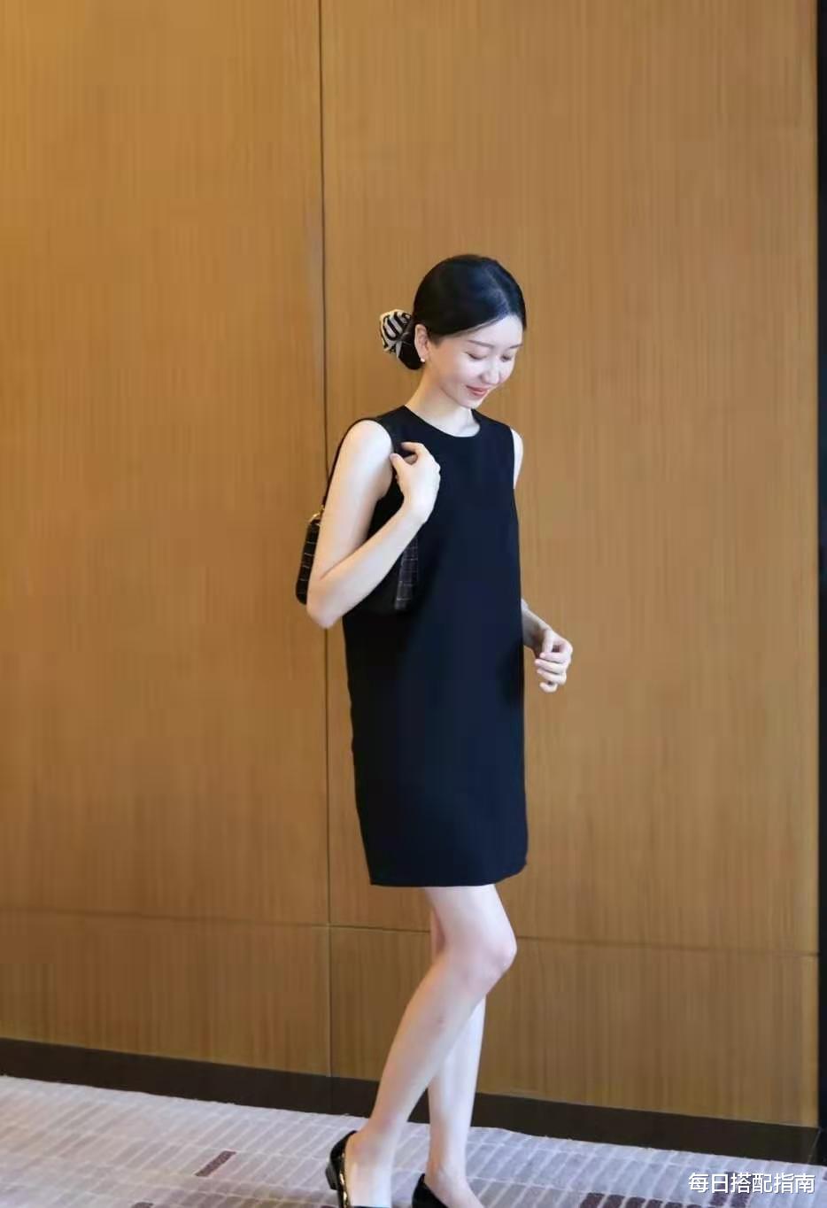 小个子穿裙子“显高指南”:裙长不过膝、颜色别太花、配饰不能少