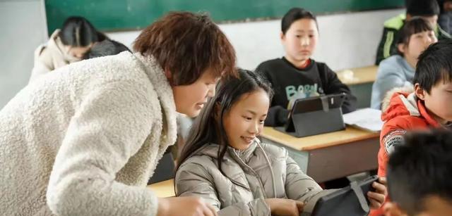 安迪·罗迪克|师范生考编成功上岸后，第一个月工资到手却哭了！是喜悦的泪水？