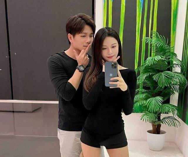 |性感钢琴女神自曝前男友黑料,称其出轨兄弟对象,性向成谜