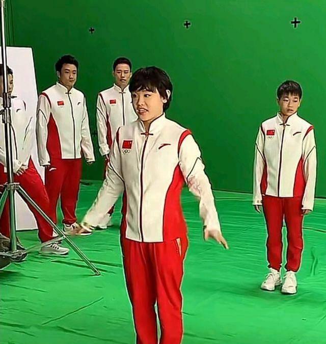 全红婵|一录节目就蒙圈!全红婵左顾右盼不知该怎么办,2个小姐姐来救场