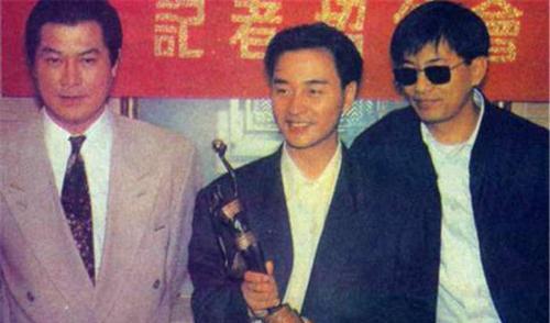 邓光荣|怒斥郑少秋，叫嚣向华强，一代枭雄邓光荣到底有多硬的实力？