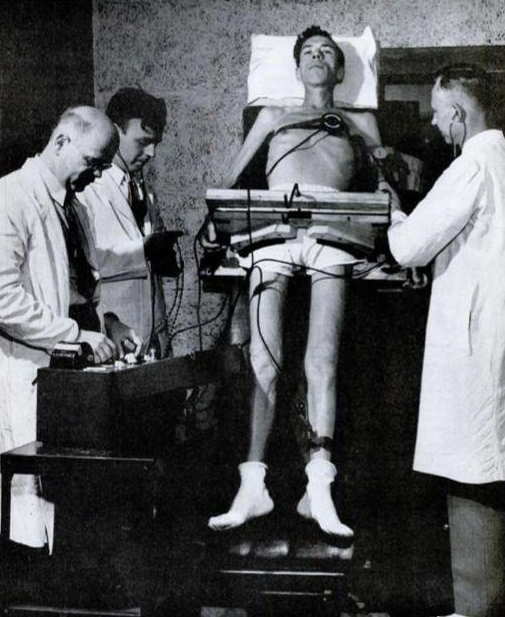 饮食 36人饿6个月，他砍下三个指头，做梦啃食同伴。减肥千万别挨饿！