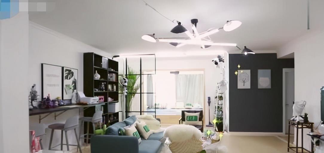 韩雪节目中晒出自己家,头一次见会升降的阳台,装修真有创意的