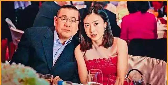 甘比|甘比忧心忡忡,刘鸣炜和吕丽君虎视眈眈,刘銮雄突然醒悟,想和解