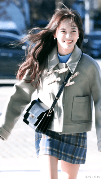 金世正|童年辛酸靠补助金,今凭实力逆袭大明星,与安孝燮大谈恋情太甜蜜