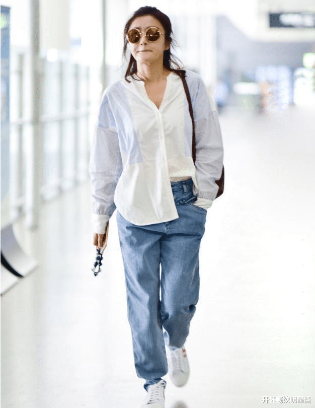 秦岚|“大象腿”麻袋牛仔裤搭配拼接衬衣,秦岚女神的小墨镜!