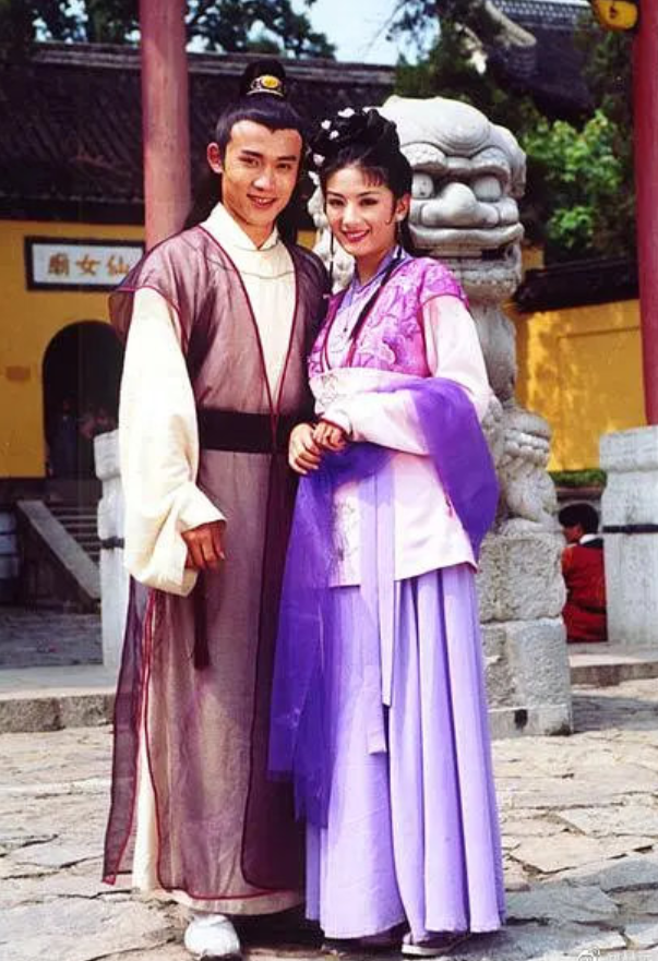 马伊琍|《新上错花轿嫁对郎》大婚剧照首发，四位主创颜值高不输原版