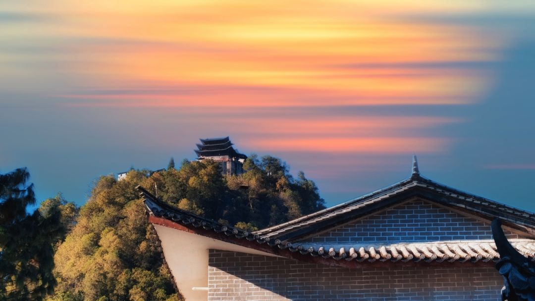 西双版纳|赏银杏泡温泉，这个边陲小镇才是秋冬顶流！