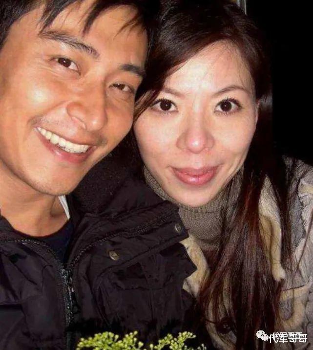 闪婚|她27岁闪婚后惨遭家暴，离婚后独自抚养女儿，如今49岁却美艳迷人