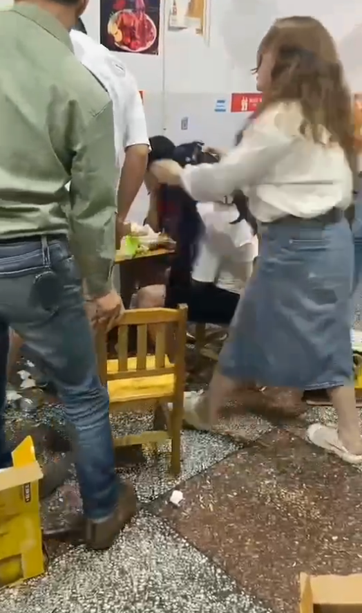 女子加班挣钱,老公却大方请客,女子哭诉:这些都是我的血汗钱