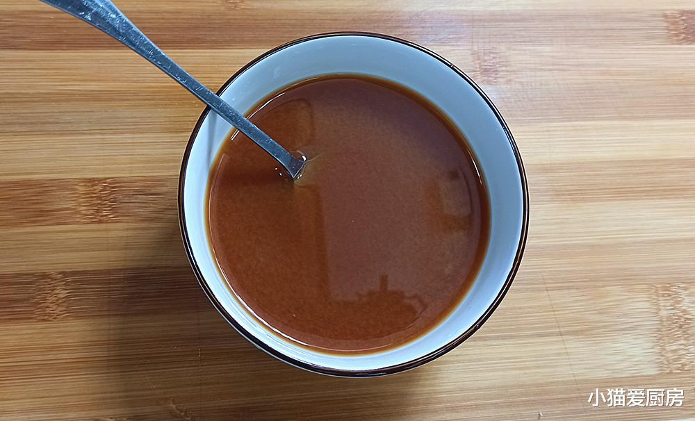 豆腐里边放入番茄和鸡蛋简直是绝配，简单一炖，开胃好吃，太香了