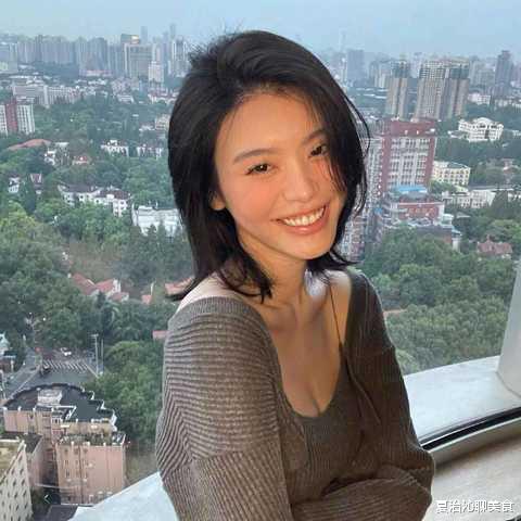 奚梦瑶|奚梦瑶练瑜伽四肢超修长，裤子被何猷君吐槽丑，网友：确实丑全靠腿撑