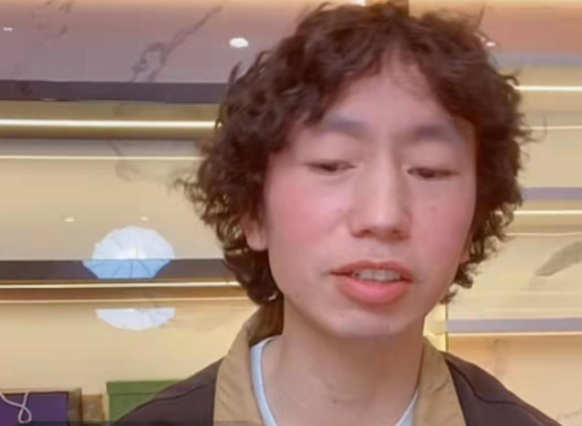 庞麦郎|庞麦郎直播唱《突然的自我》全程不着调，被新经纪人保姆式照顾！