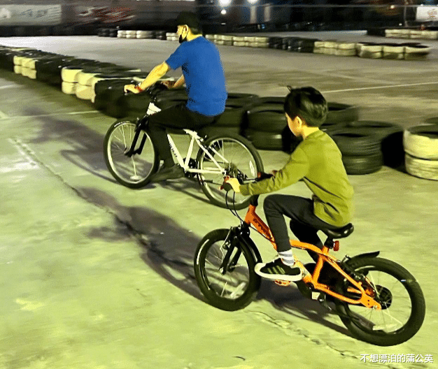 陈若仪|林志颖一家过周末，陈若仪胳膊比脸还白，百万级座驾在身后太抢镜