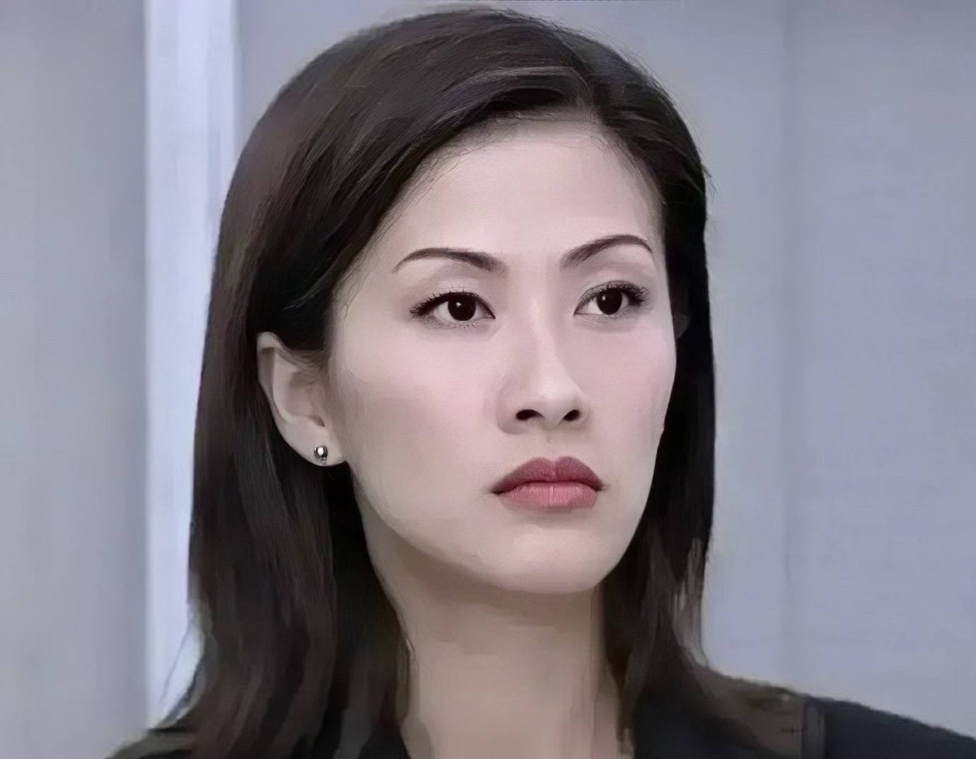 陈慧珊|遭调侃成父女恋：香港知名女星一家近照曝光，大11岁丈夫满头白发