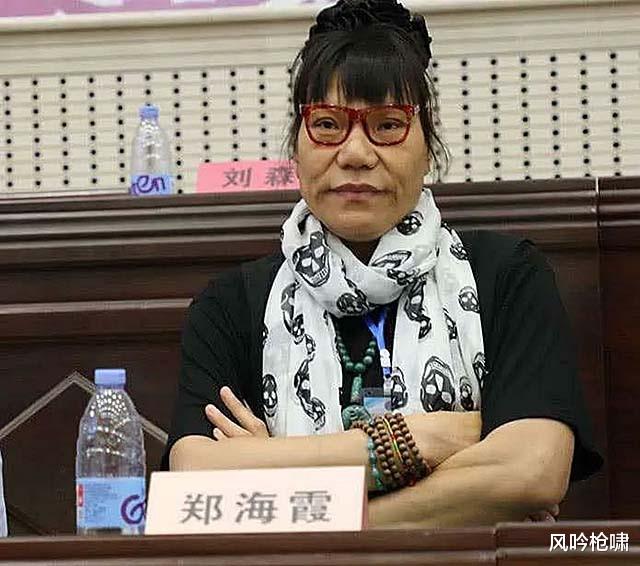 郑海霞|55岁女篮巨人郑海霞近况：双腿弯曲无子女陪伴，丈夫很少露面