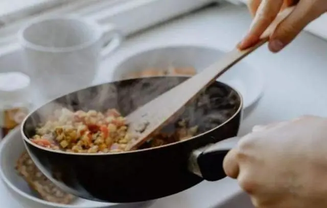 鸡蛋|这几种食物不能“二次加热”，提醒：吃不完最好扔掉，别怕浪费