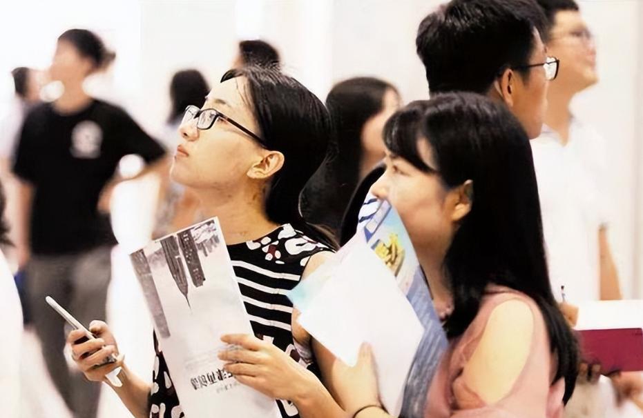 马伯庸|“海归博士”求职比亚迪遭拒，无奈发文求助，看完履历都说不冤枉