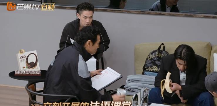 仁科|陈小春部落无悬念逆袭，杜德伟终于赢了，仁科“废话文学”太好笑