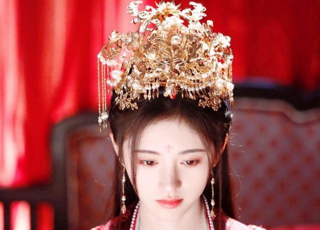 鞠婧祎|父亲去世,浓妆红唇!丈夫去世,还是浓妆红唇!她配当演员吗?