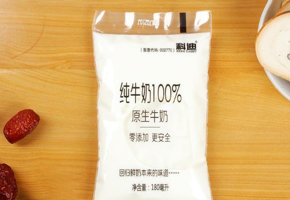 近视|一样是牛奶，“盒装”和“袋装”有什么不同？奶厂工人：差别很大