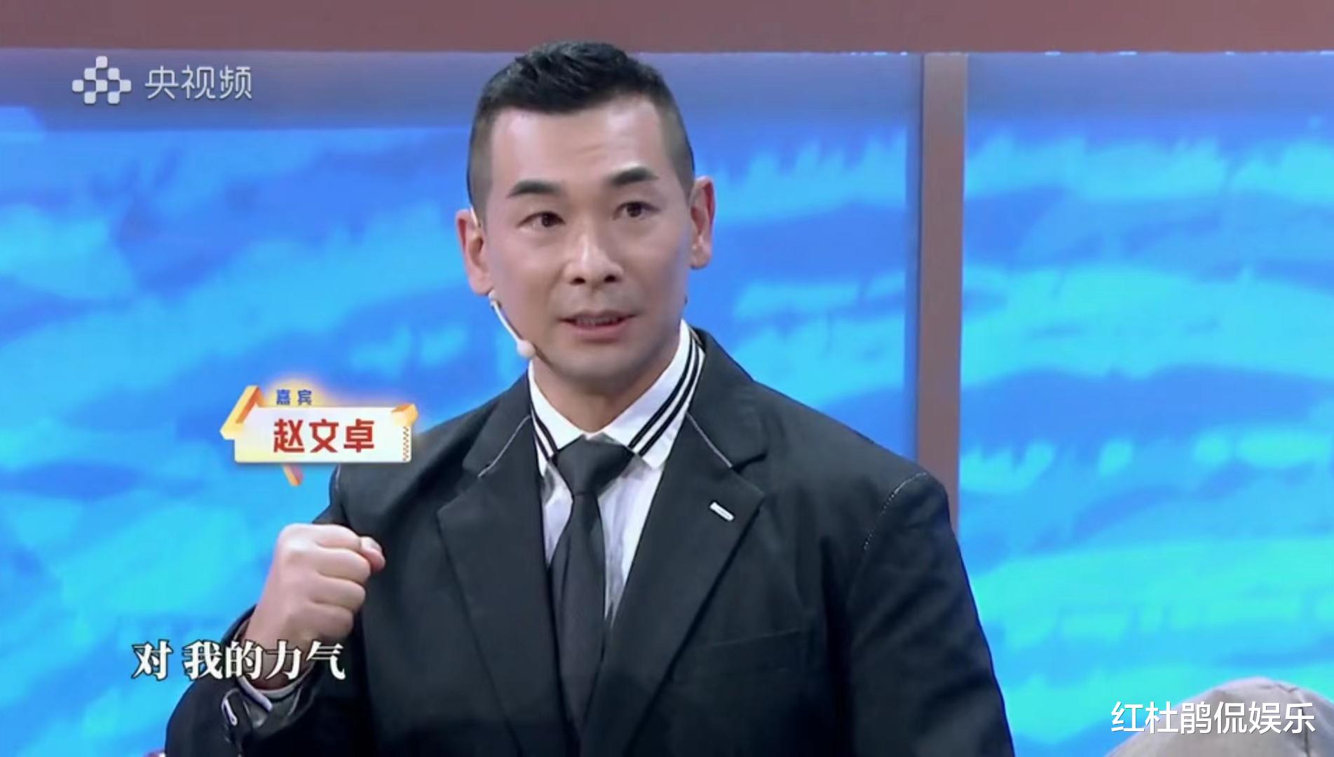 喜剧的喜聚|《喜剧的喜聚》刻意抖包袱、笑果略尴尬，喜剧在央视明显水土不服