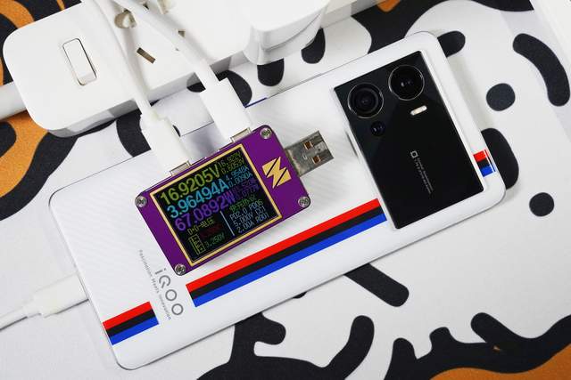 iqoo|iQOO 120W 氮化镓闪充头，高完成度的原厂迷你充电器