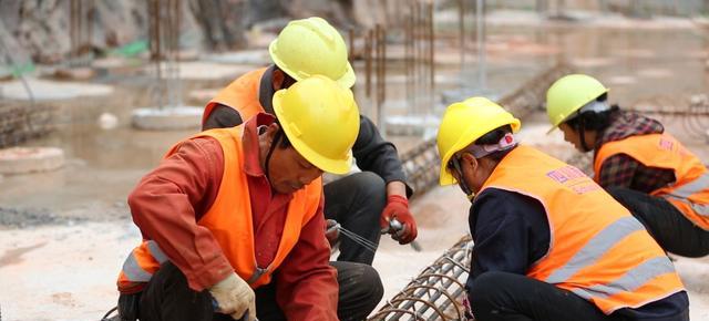 建筑业|月薪已开到上万，还是“招不到人”？建筑行业、制造行业均在列