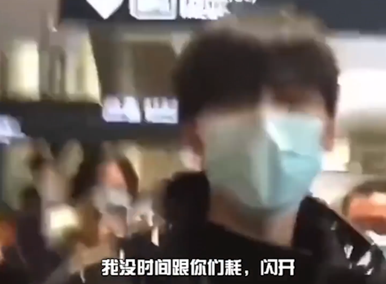 张子枫|“异父异母”张子枫:与彭昱畅关系获亲妈认可,今成圈内团宠!